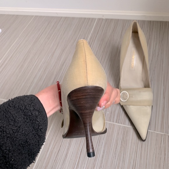 Vintage fabric pumps with button detail - Picture 4 of 6